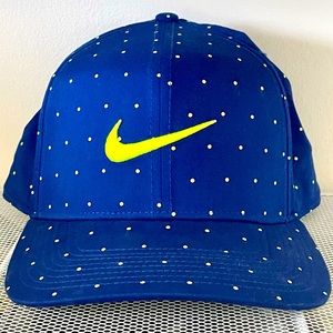 NWOT Nike AeroBill Pro Dot Print Snap-Back Hat